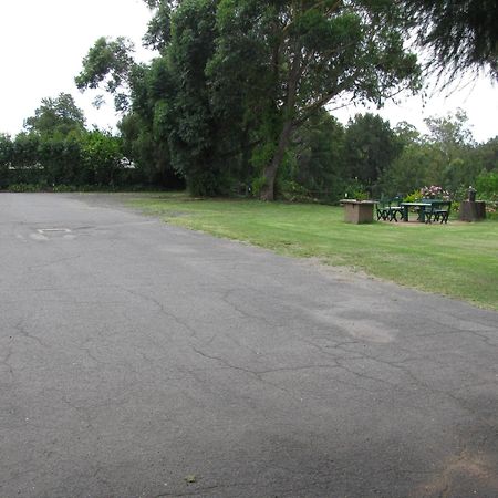 The Wayfarer Motel Muswellbrook Exteriör bild